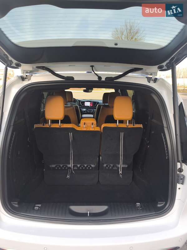 Минивэн Chrysler Pacifica 2023 в Киеве