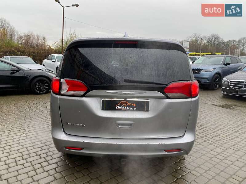 Мінівен Chrysler Pacifica 2016 в Львові