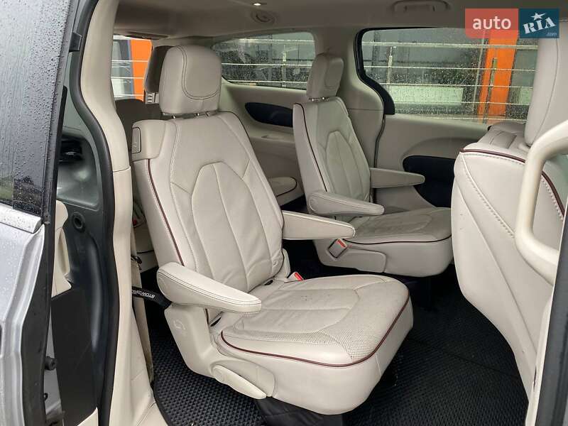 Мінівен Chrysler Pacifica 2016 в Львові