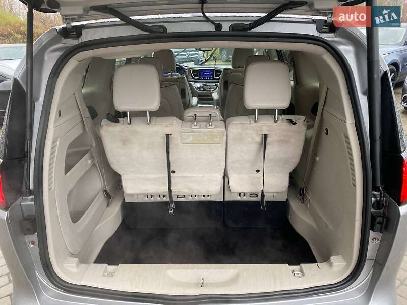 Мінівен Chrysler Pacifica 2016 в Львові