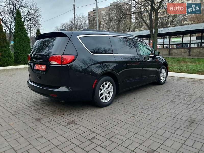 Мінівен Chrysler Pacifica 2020 в Києві