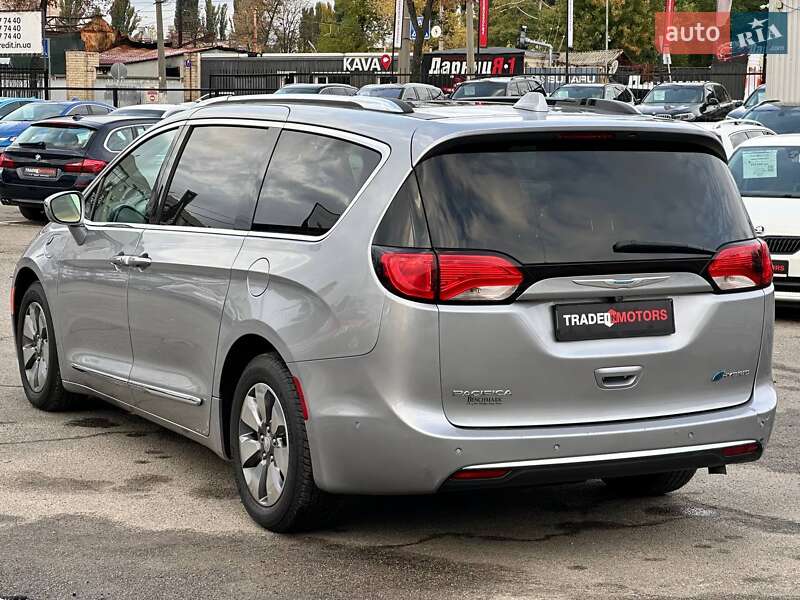 Минивэн Chrysler Pacifica 2017 в Киеве фото 12 Минивэн Chrysler Pacifica 2017 в Киеве