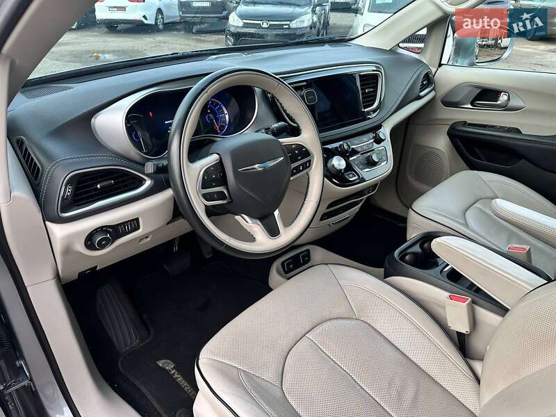 Минивэн Chrysler Pacifica 2017 в Киеве фото 21 Минивэн Chrysler Pacifica 2017 в Киеве