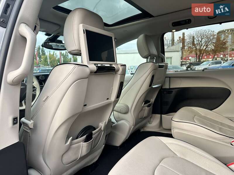 Минивэн Chrysler Pacifica 2017 в Киеве фото 41 Минивэн Chrysler Pacifica 2017 в Киеве