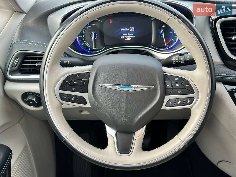 Минивэн Chrysler Pacifica 2017 в Киеве фото 42 Минивэн Chrysler Pacifica 2017 в Киеве