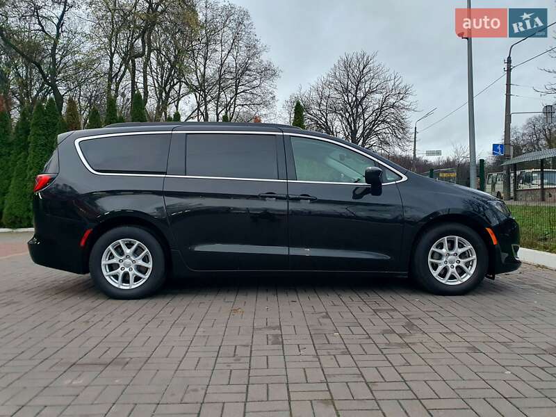 Мінівен Chrysler Pacifica 2020 в Києві
