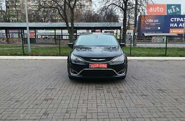 Минивэн Chrysler Pacifica 2020 в Киеве