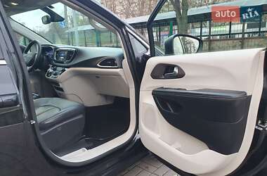 Минивэн Chrysler Pacifica 2020 в Киеве
