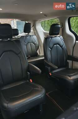 Минивэн Chrysler Pacifica 2020 в Киеве