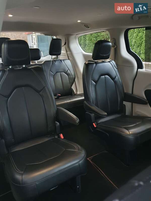Мінівен Chrysler Pacifica 2020 в Києві