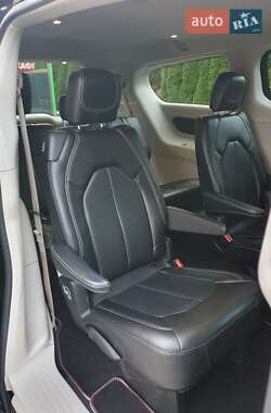 Минивэн Chrysler Pacifica 2020 в Киеве