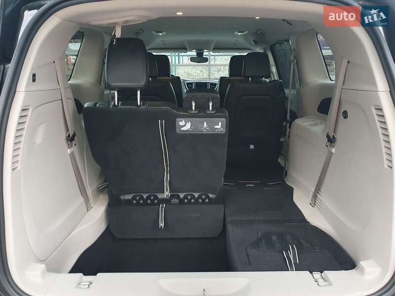 Мінівен Chrysler Pacifica 2020 в Києві
