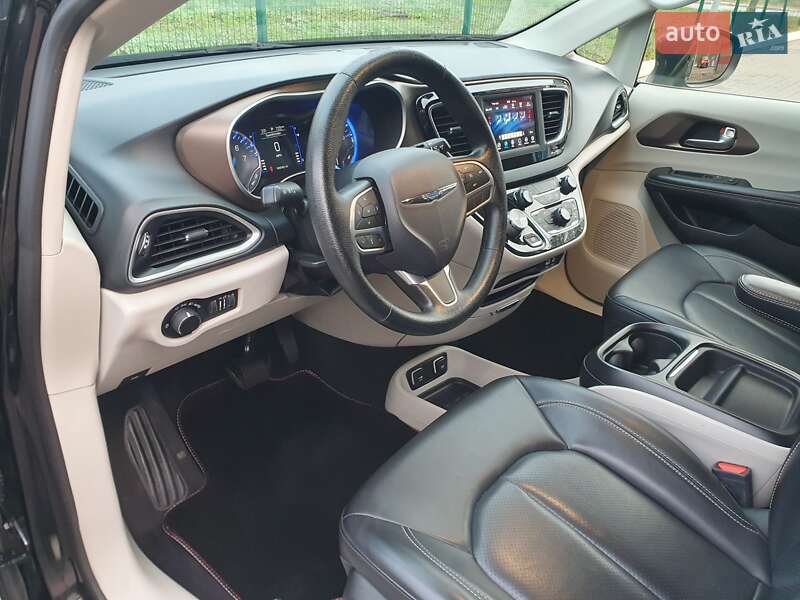 Мінівен Chrysler Pacifica 2020 в Києві