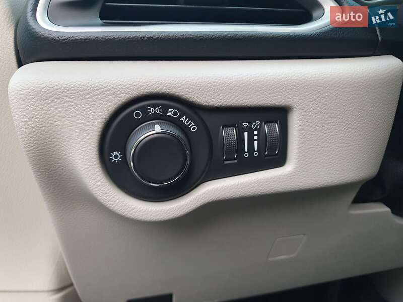 Мінівен Chrysler Pacifica 2020 в Києві