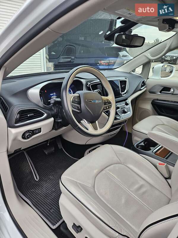Минивэн Chrysler Pacifica 2017 в Киеве фото 10 Минивэн Chrysler Pacifica 2017 в Киеве