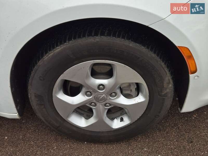 Минивэн Chrysler Pacifica 2017 в Киеве