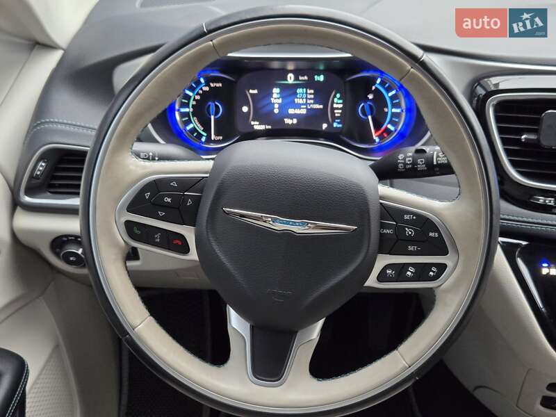 Минивэн Chrysler Pacifica 2017 в Киеве