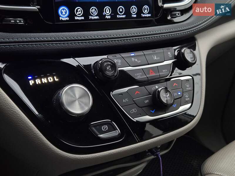 Минивэн Chrysler Pacifica 2017 в Киеве