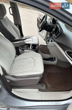 Мінівен Chrysler Pacifica 2017 в Умані