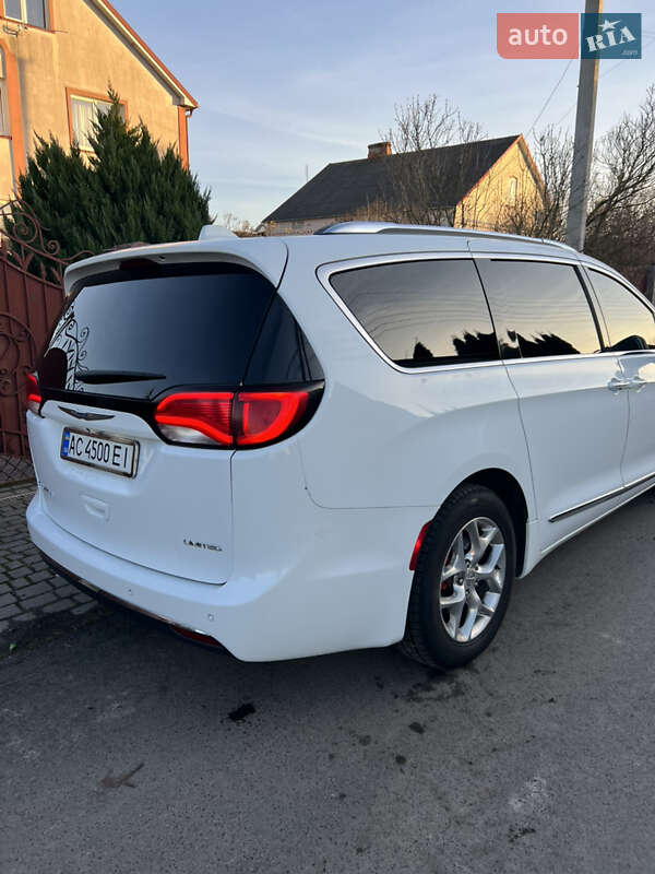 Минивэн Chrysler Pacifica 2018 в Владимире