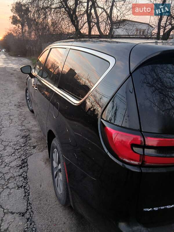 Мінівен Chrysler Pacifica 2024 в Боярці