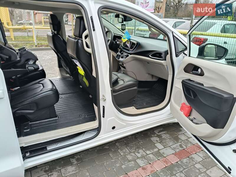 Мінівен Chrysler Pacifica 2020 в Івано-Франківську