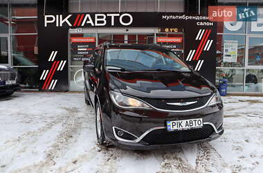 Мінівен Chrysler Pacifica 2017 в Львові