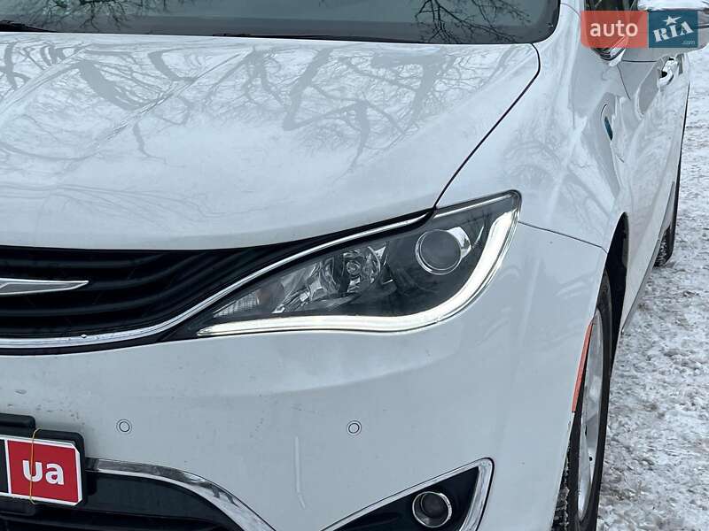 Минивэн Chrysler Pacifica 2017 в Киеве фото 4 Минивэн Chrysler Pacifica 2017 в Киеве