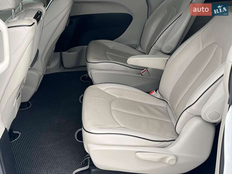 Минивэн Chrysler Pacifica 2017 в Киеве фото 27 Минивэн Chrysler Pacifica 2017 в Киеве