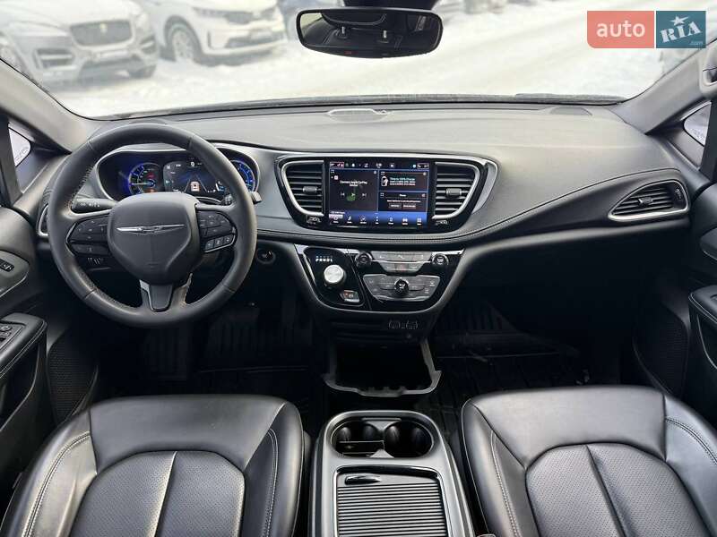 Минивэн Chrysler Pacifica 2023 в Киеве фото 27 Минивэн Chrysler Pacifica 2023 в Киеве