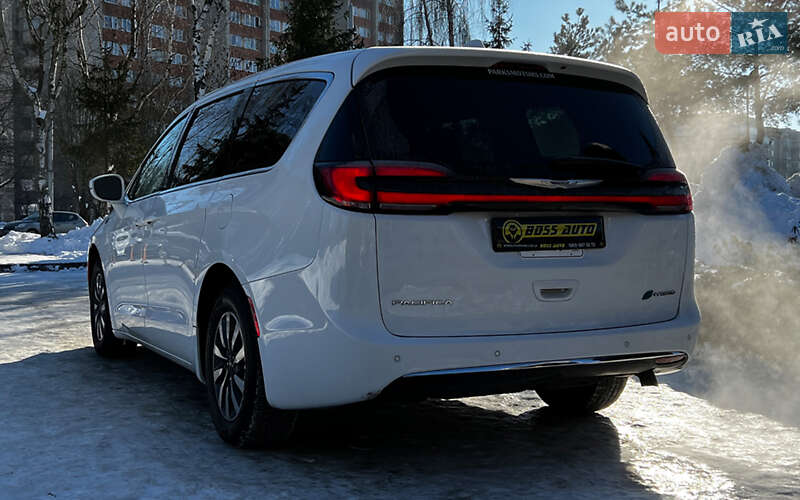 Минивэн Chrysler Pacifica 2022 в Львове