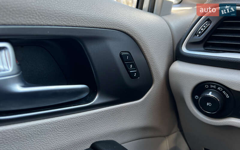 Минивэн Chrysler Pacifica 2022 в Львове