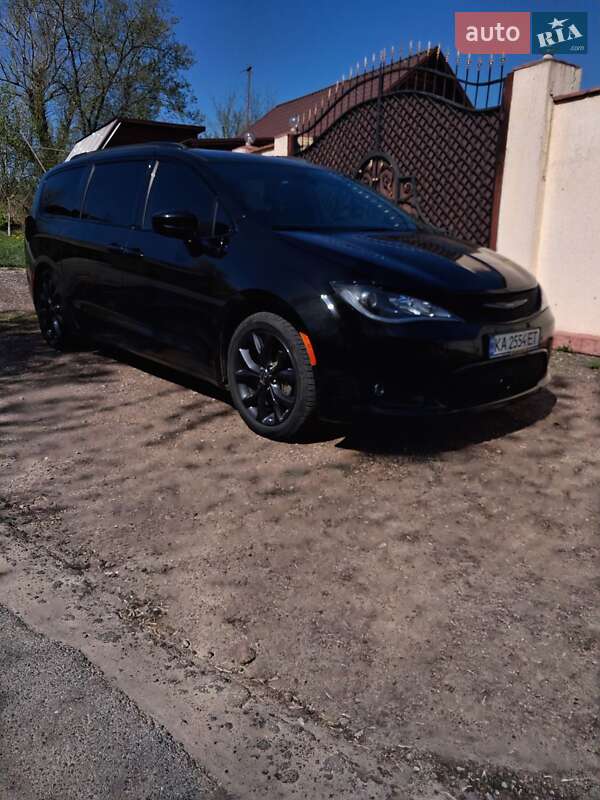 Минивэн Chrysler Pacifica 2018 в Чернигове