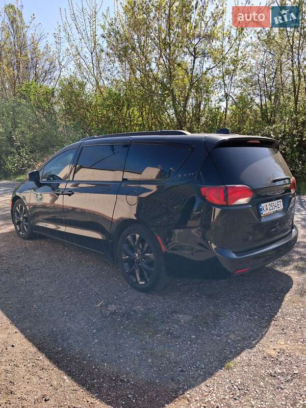 Минивэн Chrysler Pacifica 2018 в Чернигове