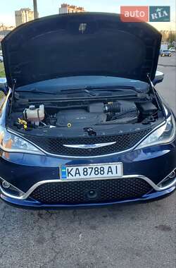 Минивэн Chrysler Pacifica 2016 в Киеве