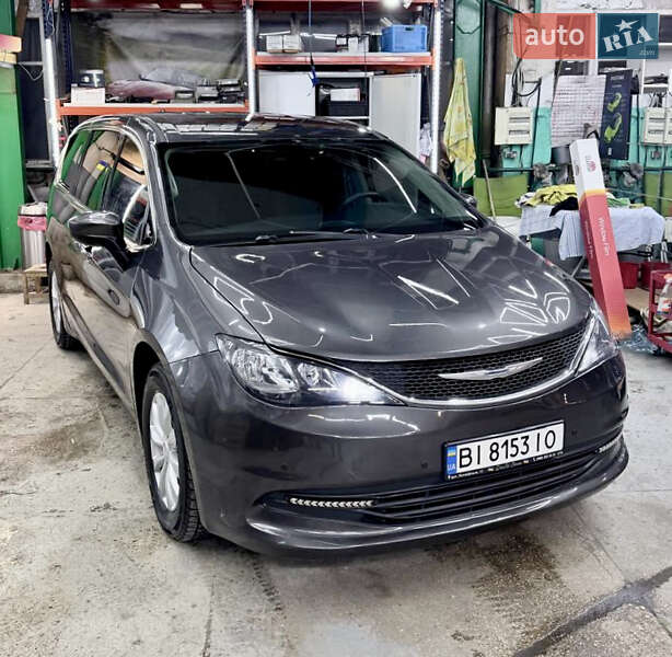 Минивэн Chrysler Pacifica 2017 в Киеве фото 3 Минивэн Chrysler Pacifica 2017 в Киеве