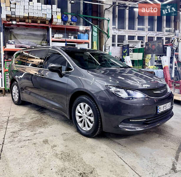 Минивэн Chrysler Pacifica 2017 в Киеве фото 4 Минивэн Chrysler Pacifica 2017 в Киеве