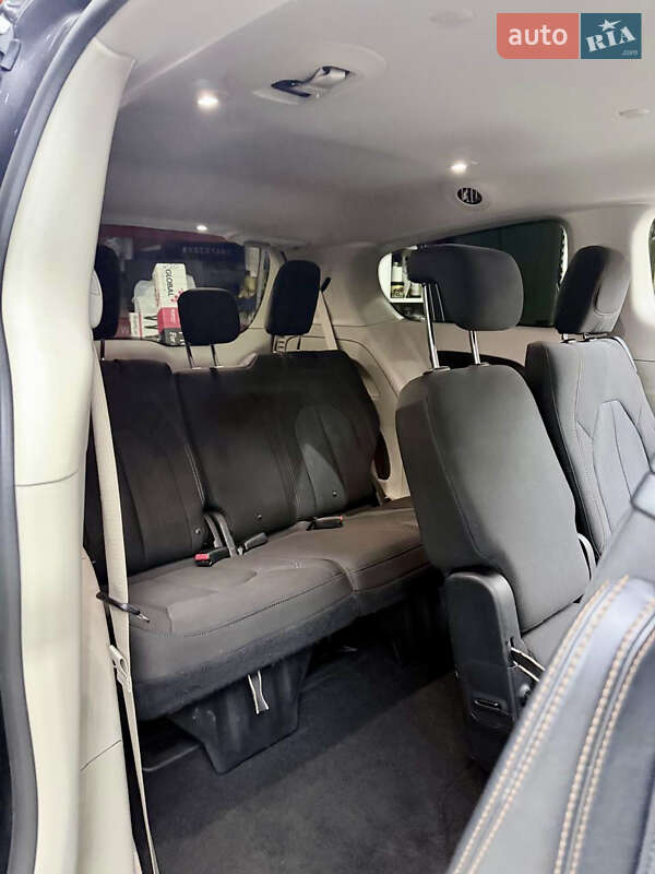 Минивэн Chrysler Pacifica 2017 в Киеве фото 17 Минивэн Chrysler Pacifica 2017 в Киеве