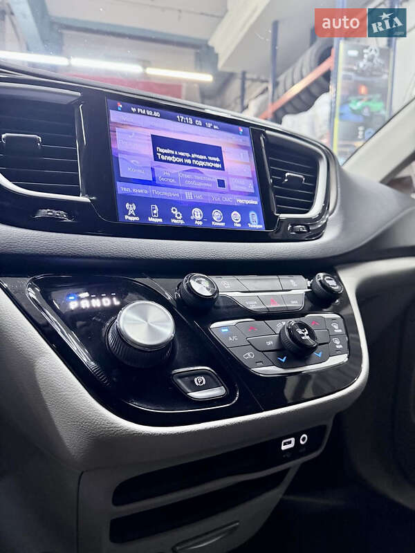 Минивэн Chrysler Pacifica 2017 в Киеве фото 24 Минивэн Chrysler Pacifica 2017 в Киеве