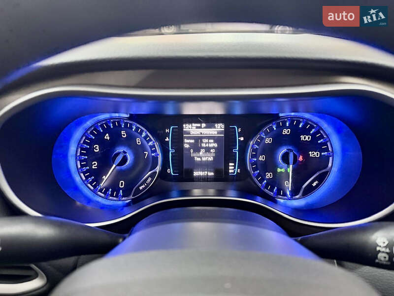 Минивэн Chrysler Pacifica 2017 в Киеве фото 15 Минивэн Chrysler Pacifica 2017 в Киеве