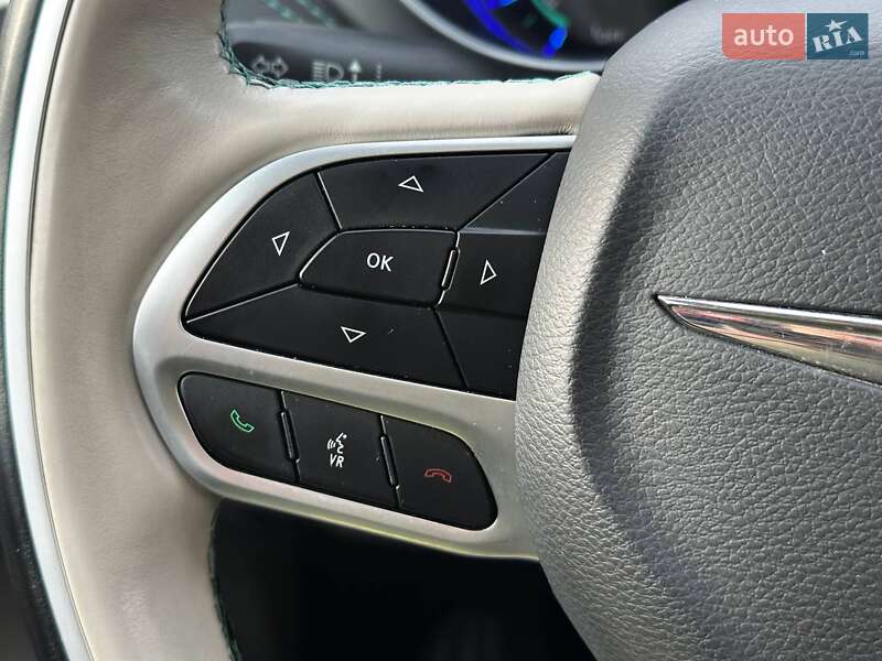 Мінівен Chrysler Pacifica 2017 в Києві