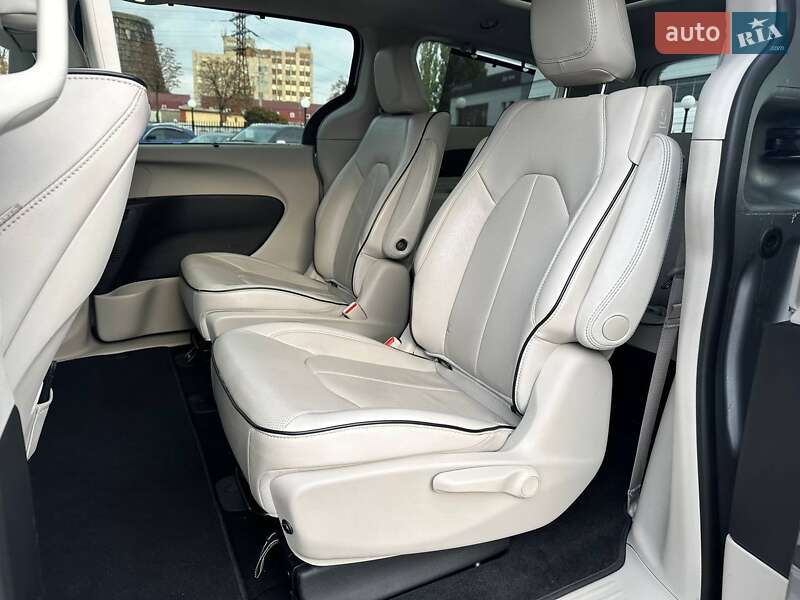 Мінівен Chrysler Pacifica 2017 в Києві