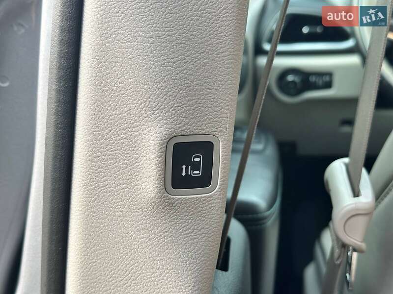 Мінівен Chrysler Pacifica 2017 в Києві