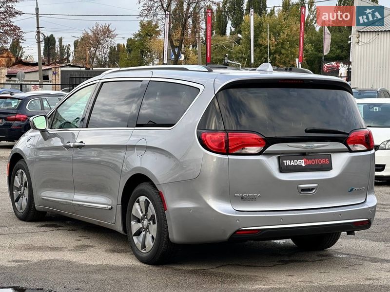 Мінівен Chrysler Pacifica 2017 в Києві