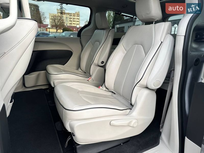Мінівен Chrysler Pacifica 2017 в Києві
