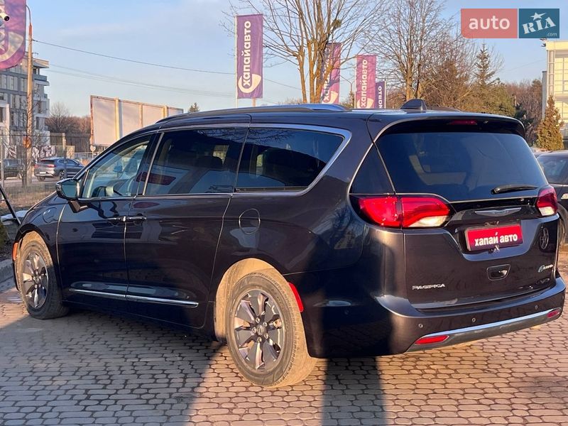 Мінівен Chrysler Pacifica 2018 в Львові