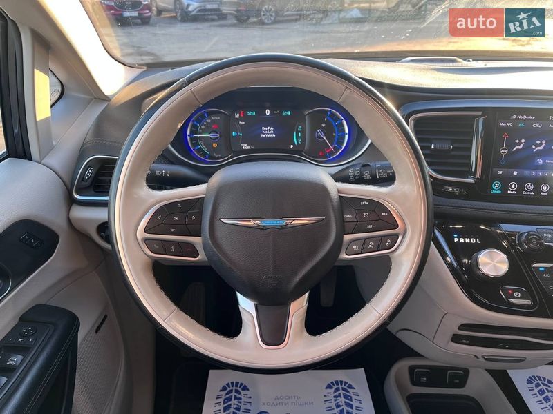 Мінівен Chrysler Pacifica 2018 в Львові