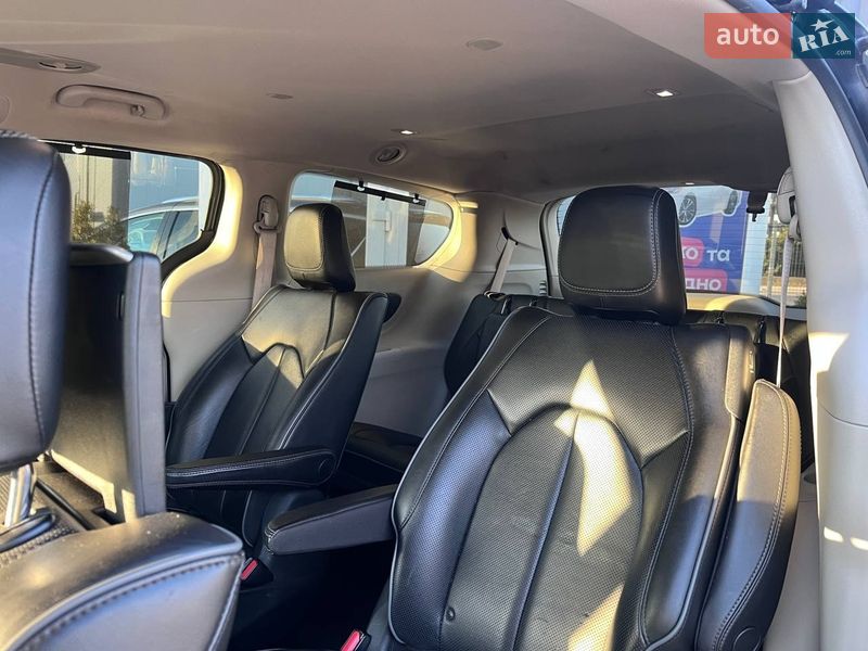 Мінівен Chrysler Pacifica 2018 в Львові