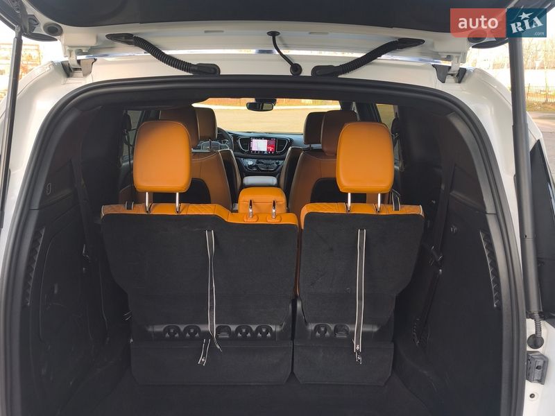 Минивэн Chrysler Pacifica 2023 в Киеве