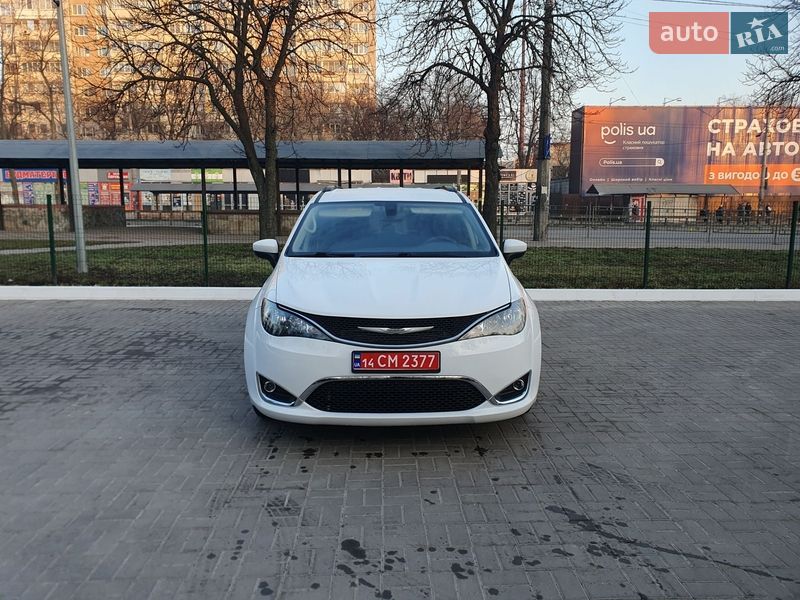 Минивэн Chrysler Pacifica 2020 в Киеве